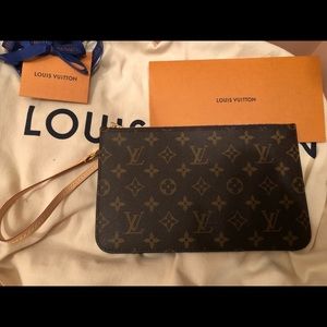 {SOLD} Louis Vuitton neverfull pouch